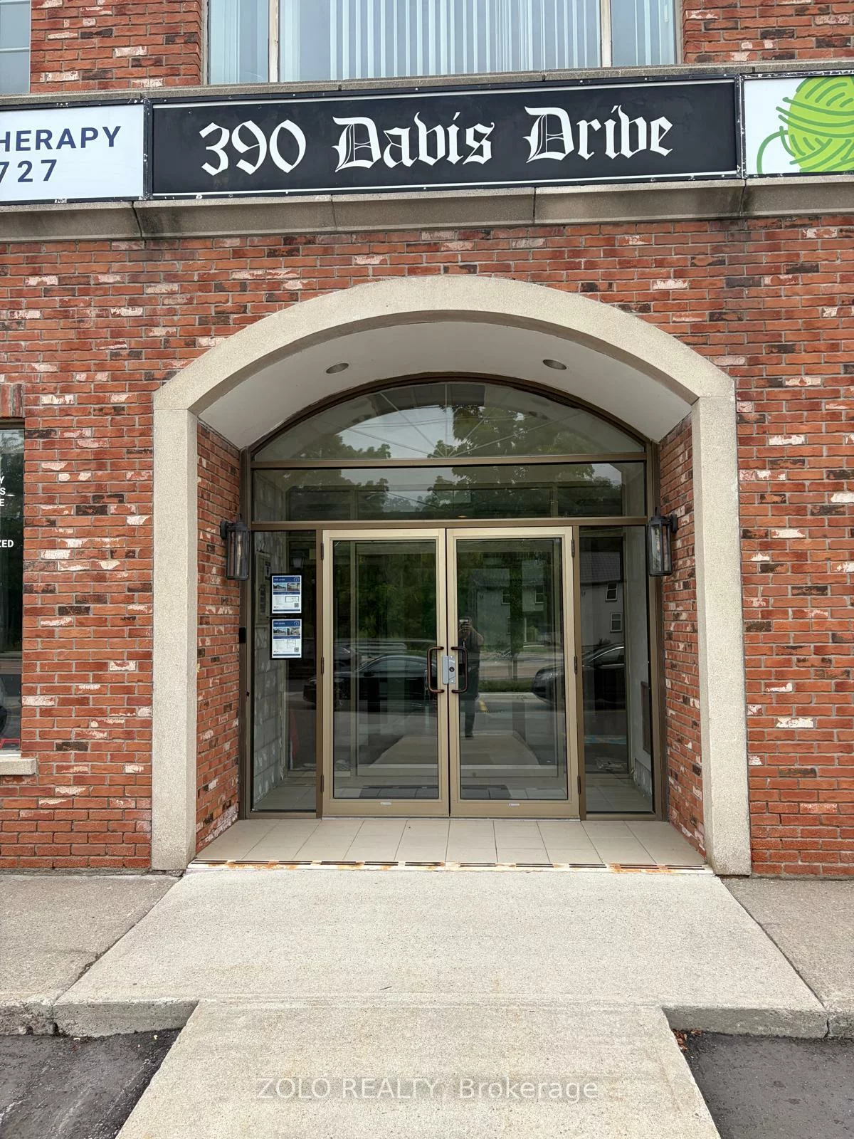 390, Davis, Central Newmarket, Newmarket