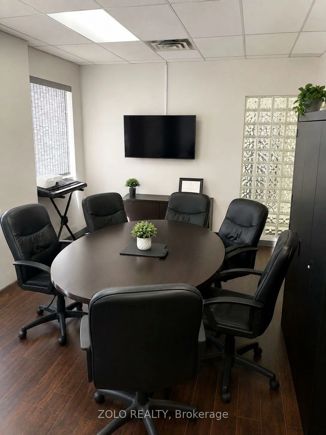 390, Davis, Central Newmarket, Newmarket