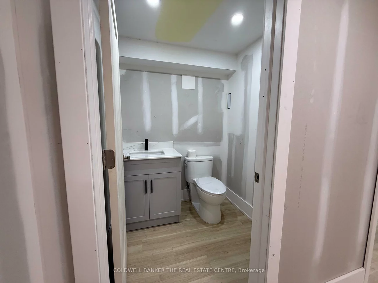 206, Cedar, Central Newmarket, Newmarket