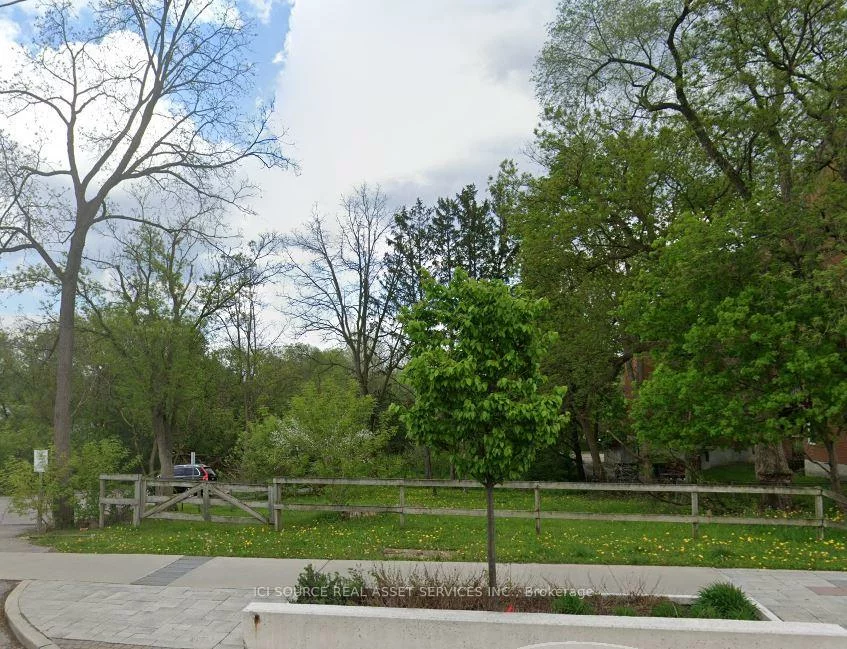 330, Davis, Central Newmarket, Newmarket