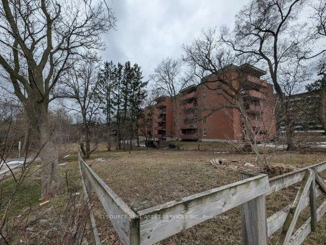 330, Davis, Central Newmarket, Newmarket