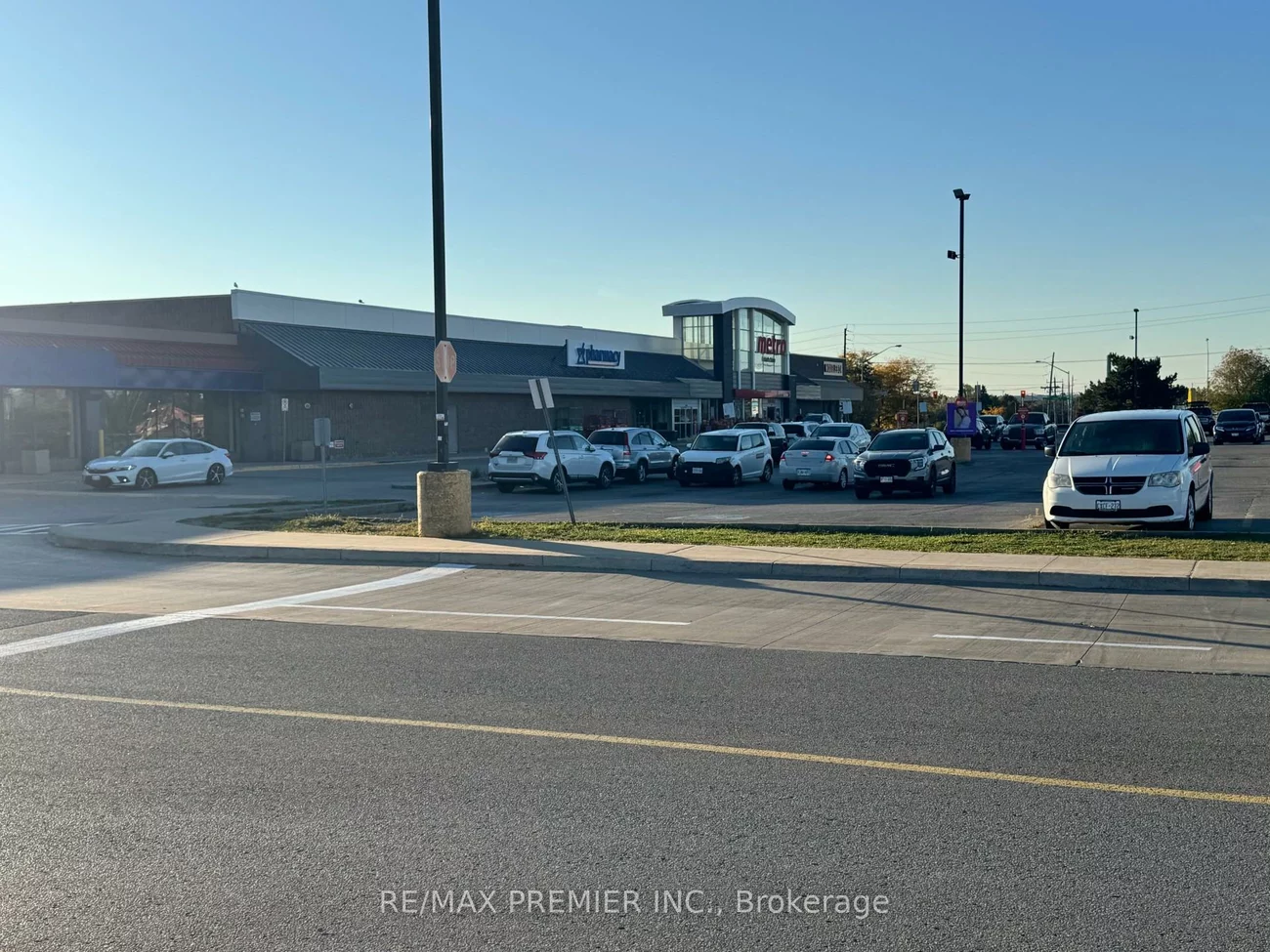 1111, Davis, Central Newmarket, Newmarket