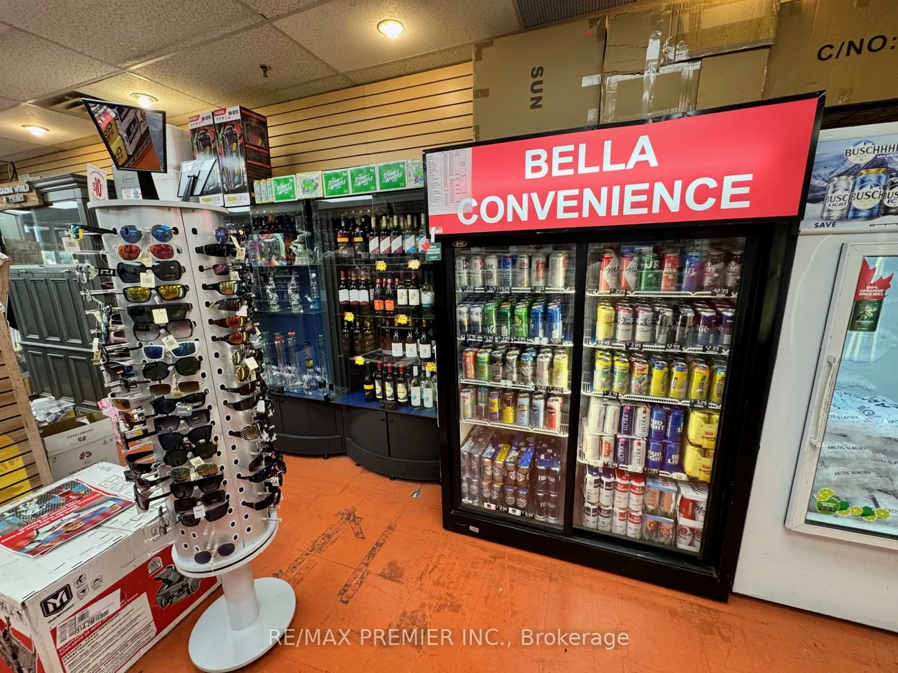 1111, Davis, Central Newmarket, Newmarket