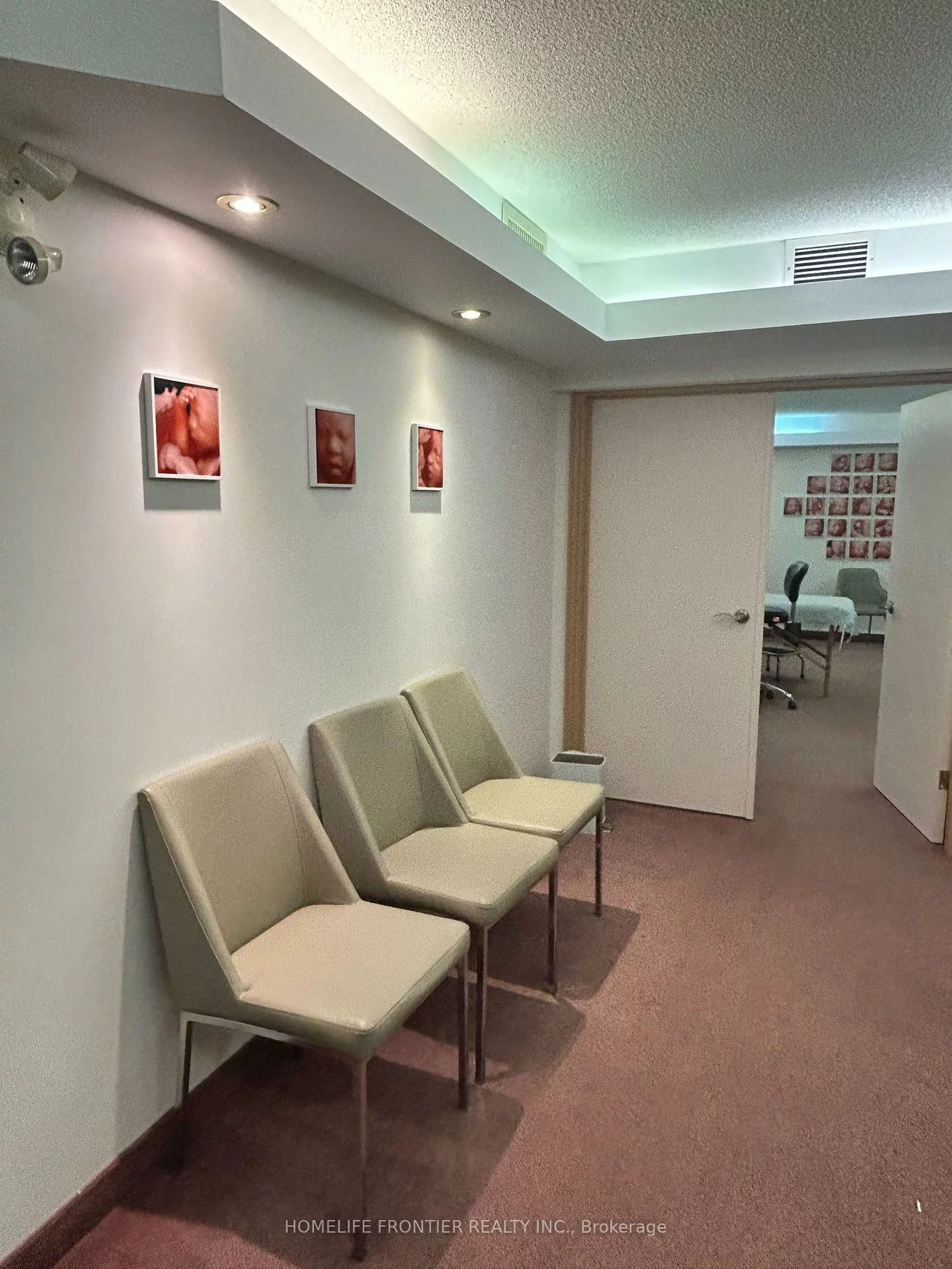 390, Davis, Central Newmarket, Newmarket