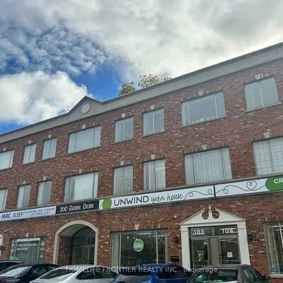 390, Davis, Central Newmarket, Newmarket