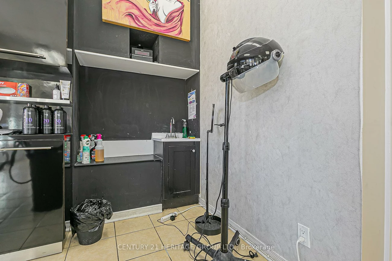 90, Main, Central Newmarket, Newmarket