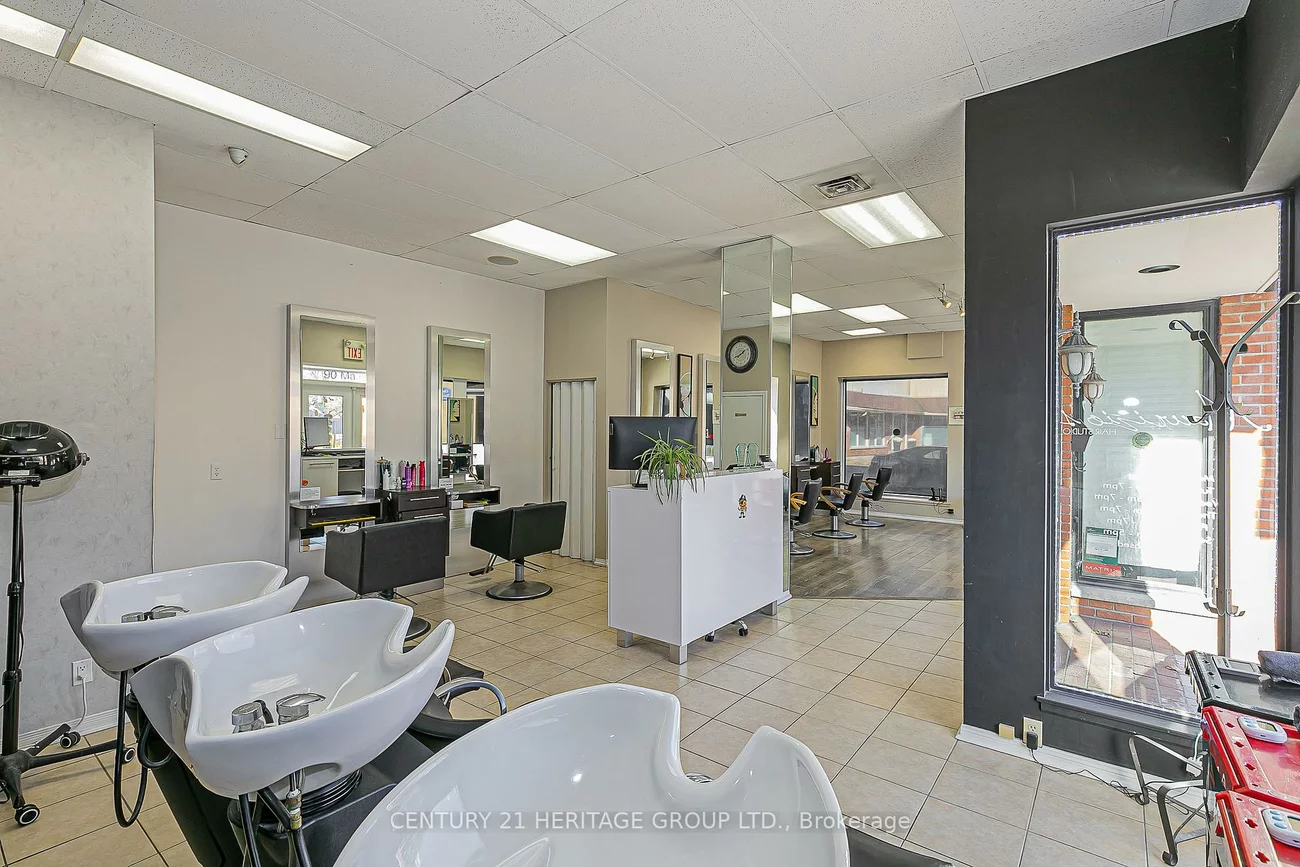 90, Main, Central Newmarket, Newmarket