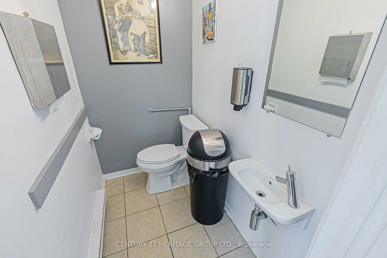 90, Main, Central Newmarket, Newmarket