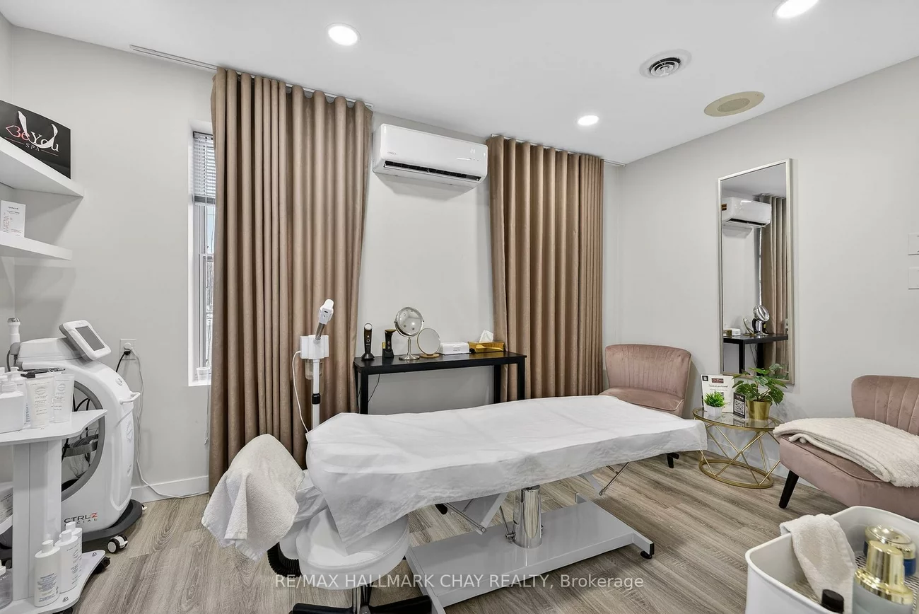 227, Eagle, Central Newmarket, Newmarket