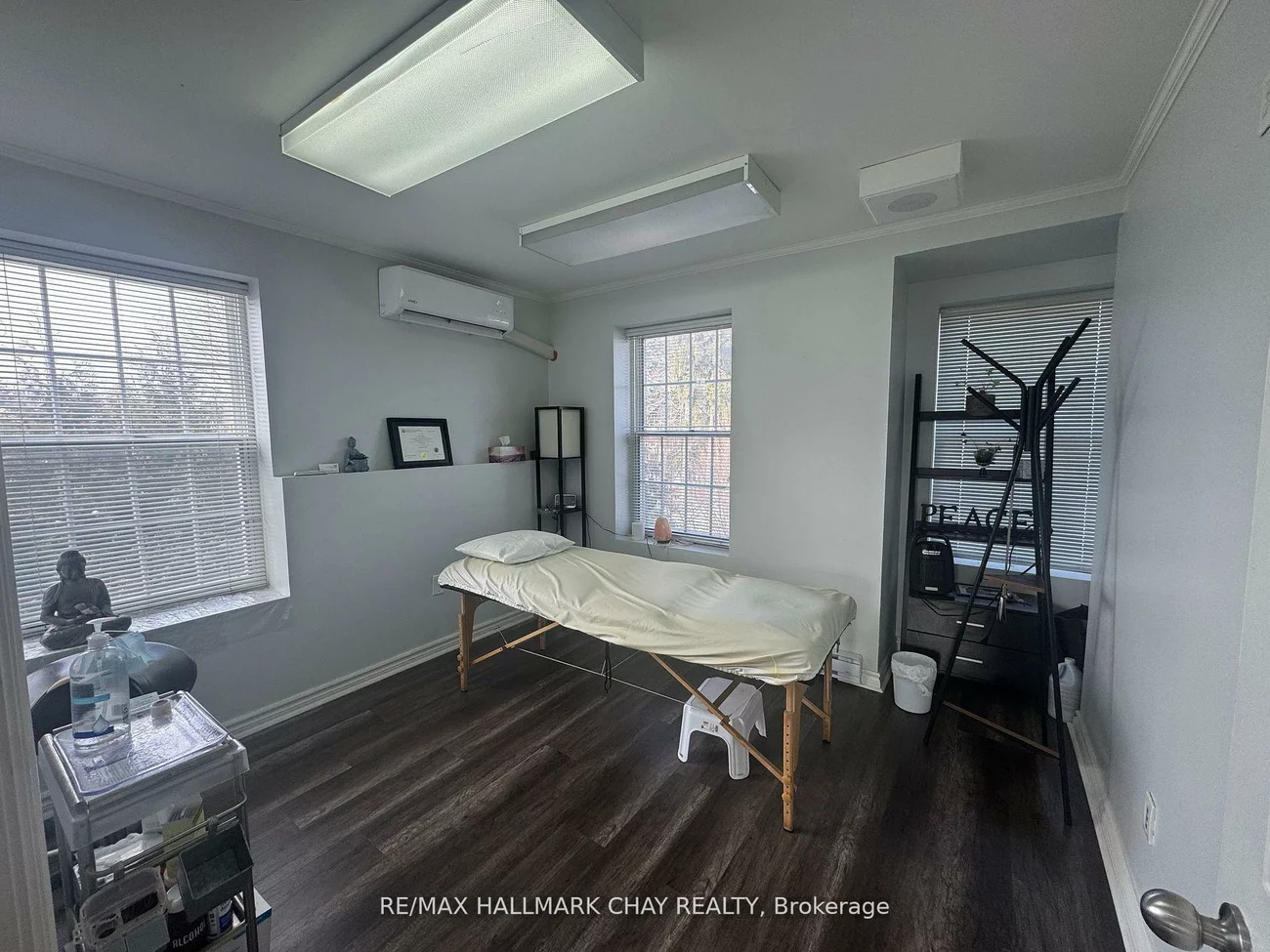 227, Eagle, Central Newmarket, Newmarket