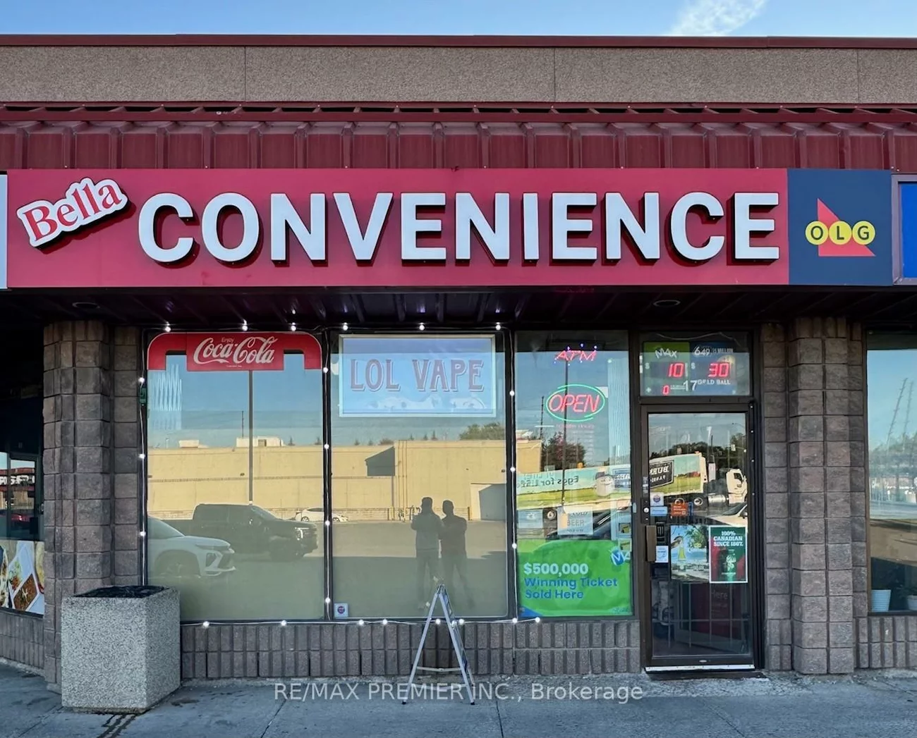 1111, Davis, Central Newmarket, Newmarket