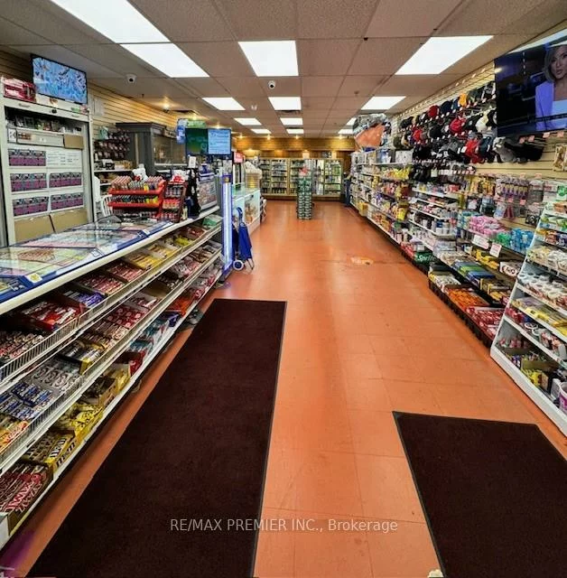 1111, Davis, Central Newmarket, Newmarket