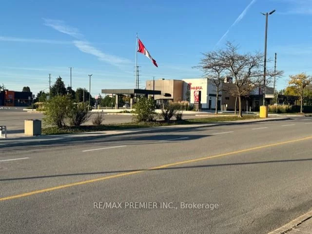 1111, Davis, Central Newmarket, Newmarket