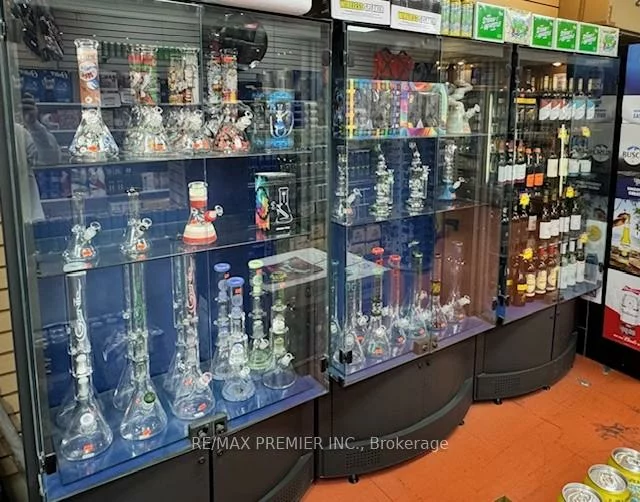 1111, Davis, Central Newmarket, Newmarket