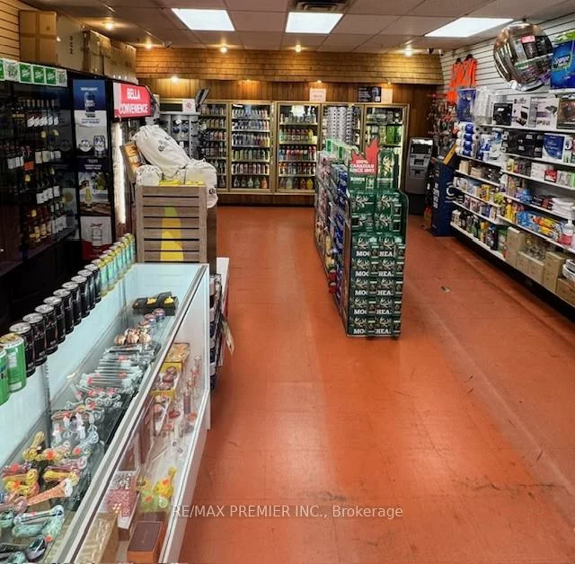 1111, Davis, Central Newmarket, Newmarket