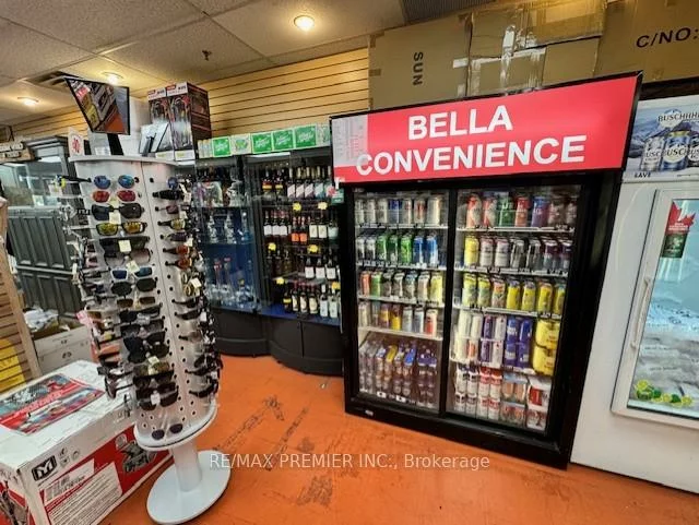 1111, Davis, Central Newmarket, Newmarket