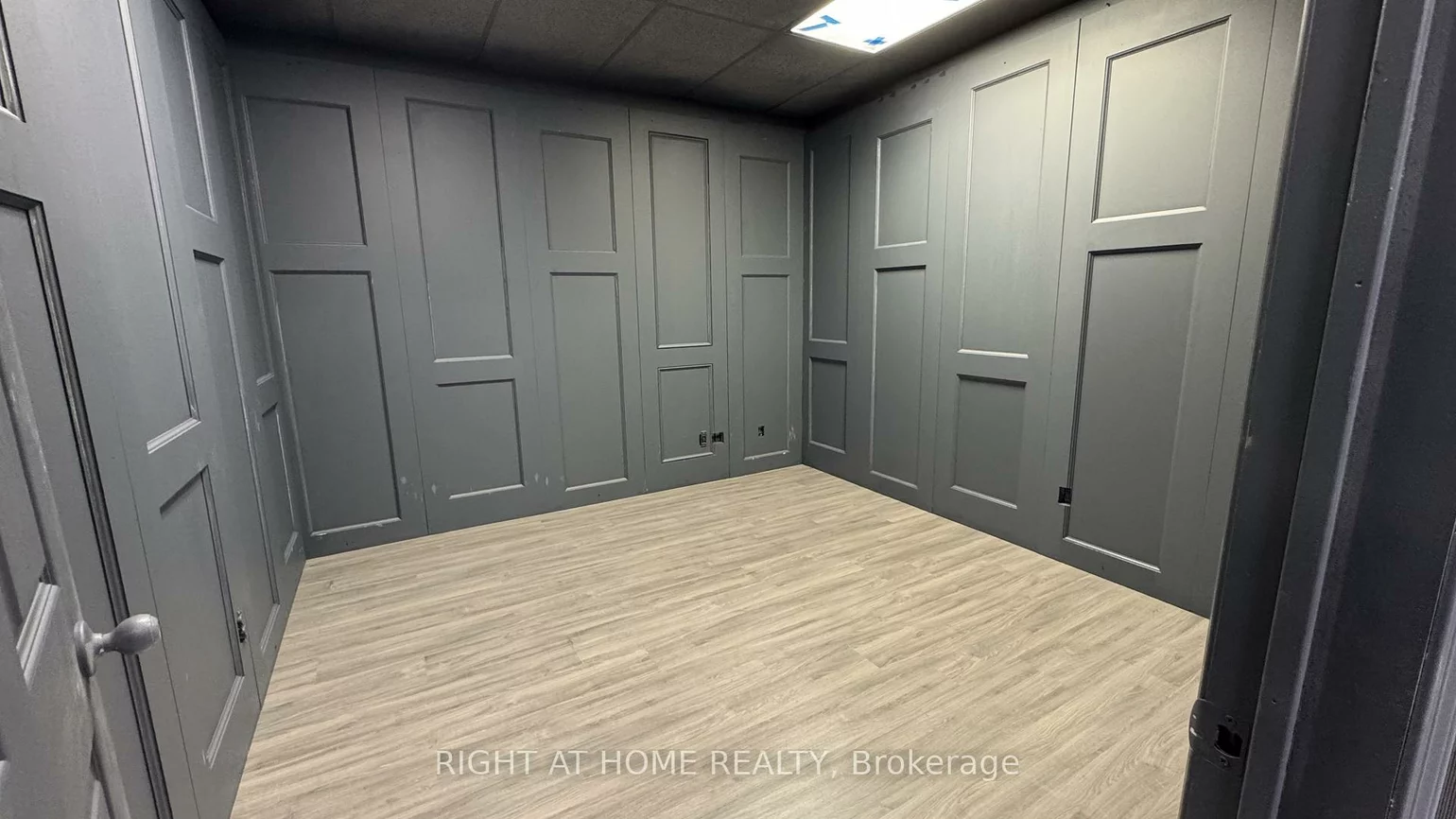 17075, Leslie, Newmarket Industrial Park, Newmarket