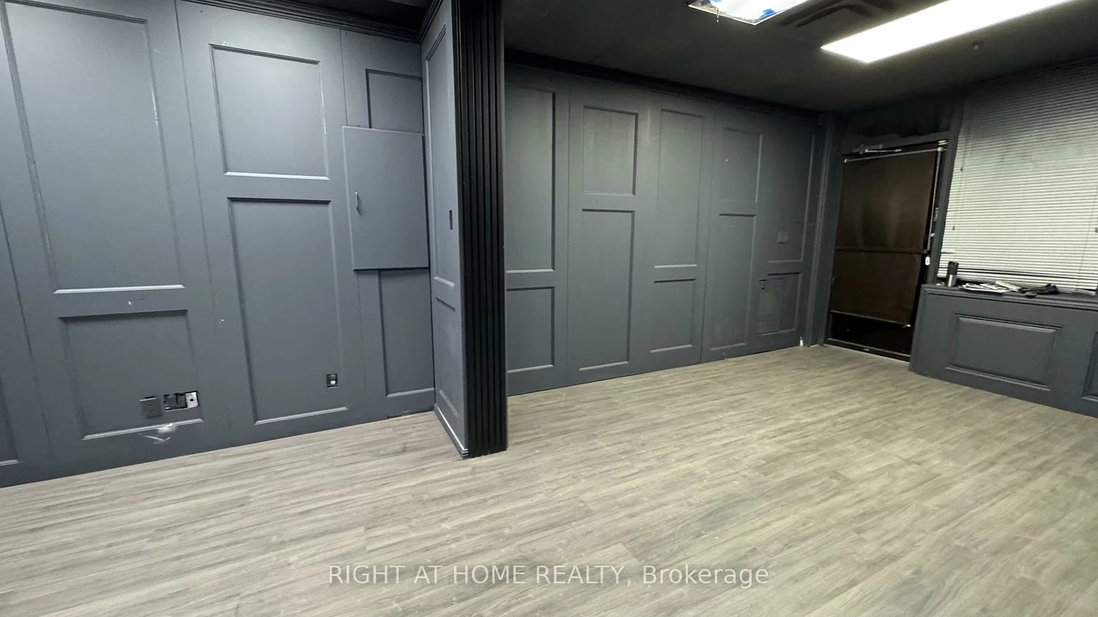 17075, Leslie, Newmarket Industrial Park, Newmarket