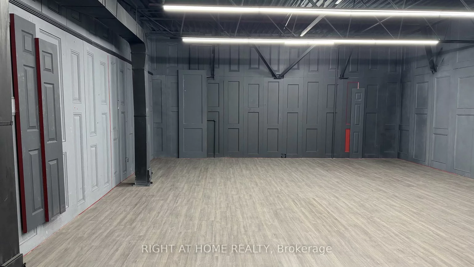 17075, Leslie, Newmarket Industrial Park, Newmarket