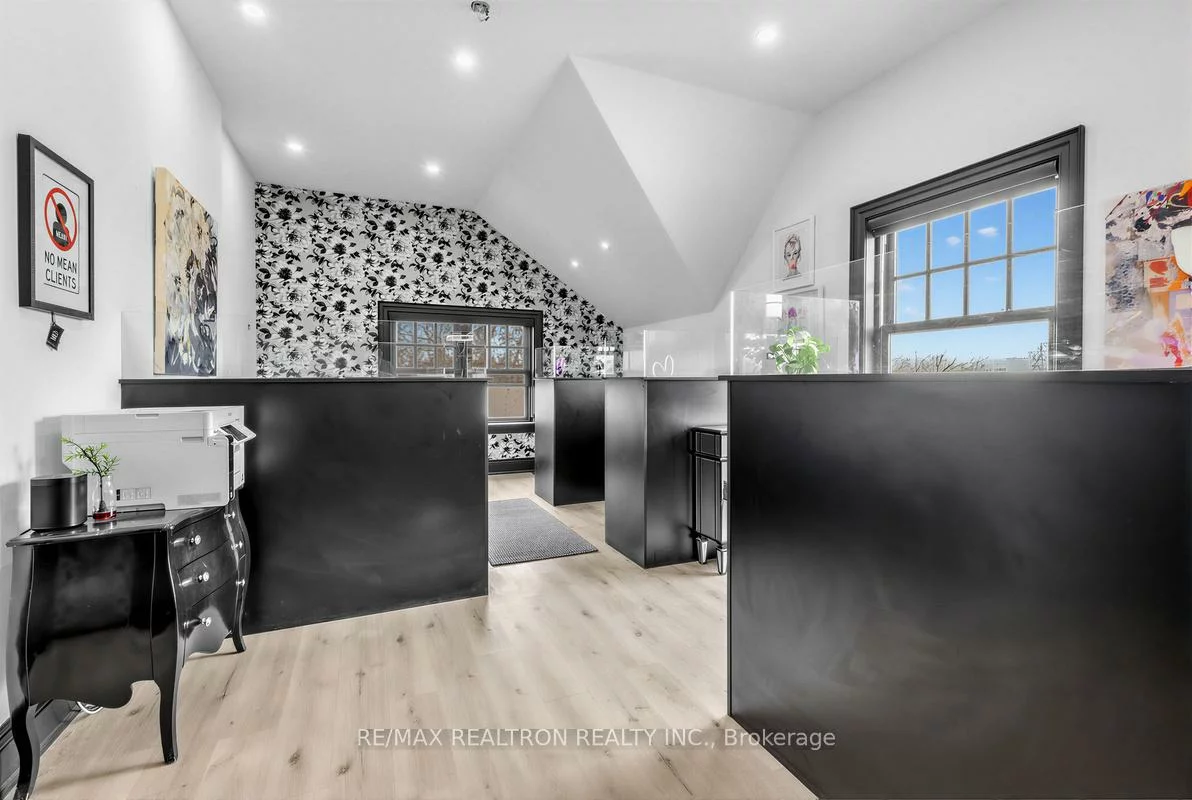 505, Queen, Central Newmarket, Newmarket