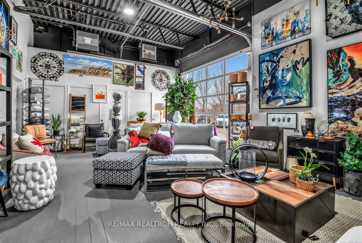 505, Queen, Central Newmarket, Newmarket