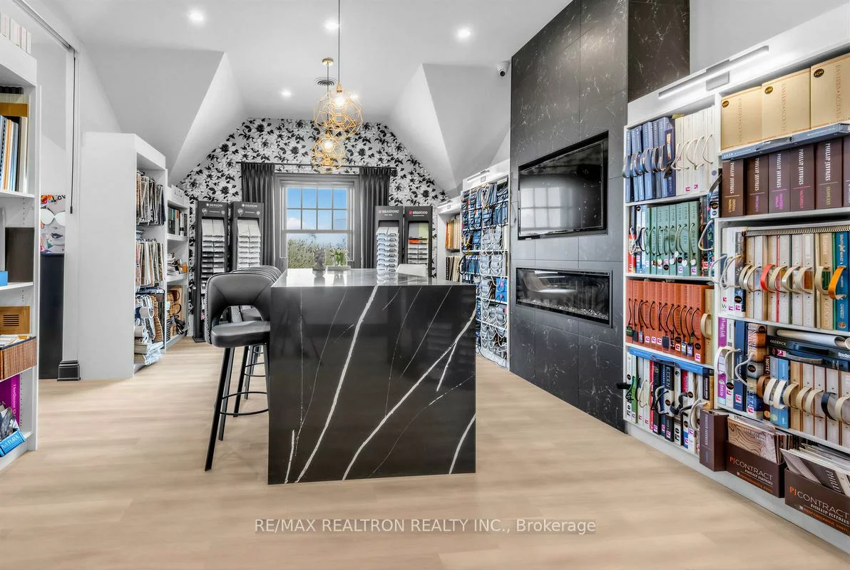 505, Queen, Central Newmarket, Newmarket