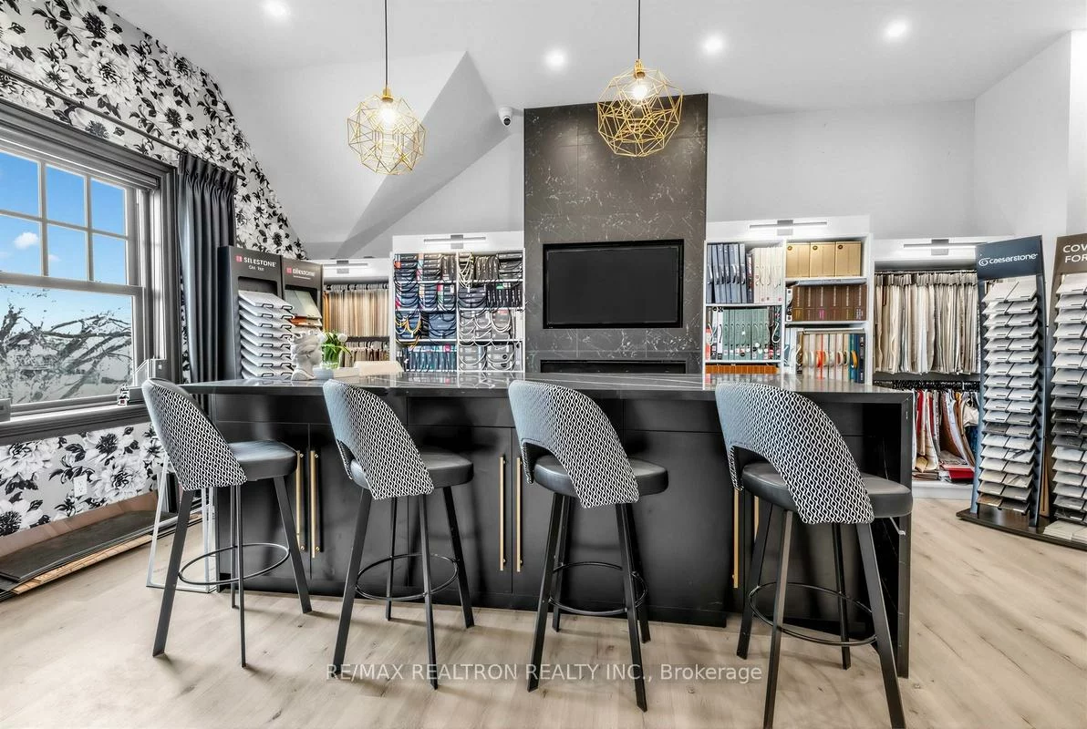 505, Queen, Central Newmarket, Newmarket