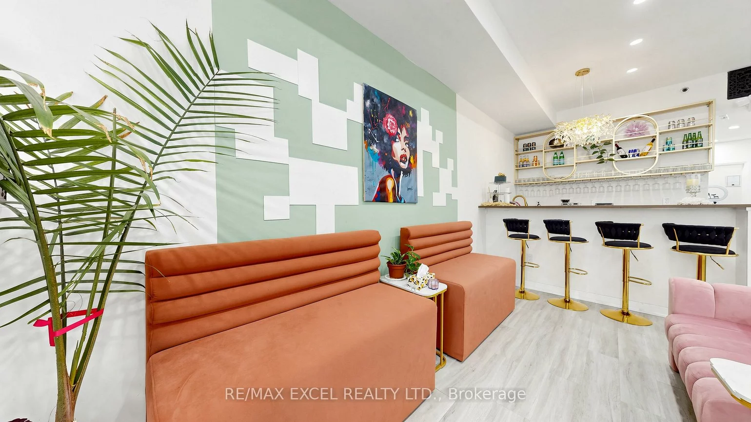 225, Main, Central Newmarket, Newmarket