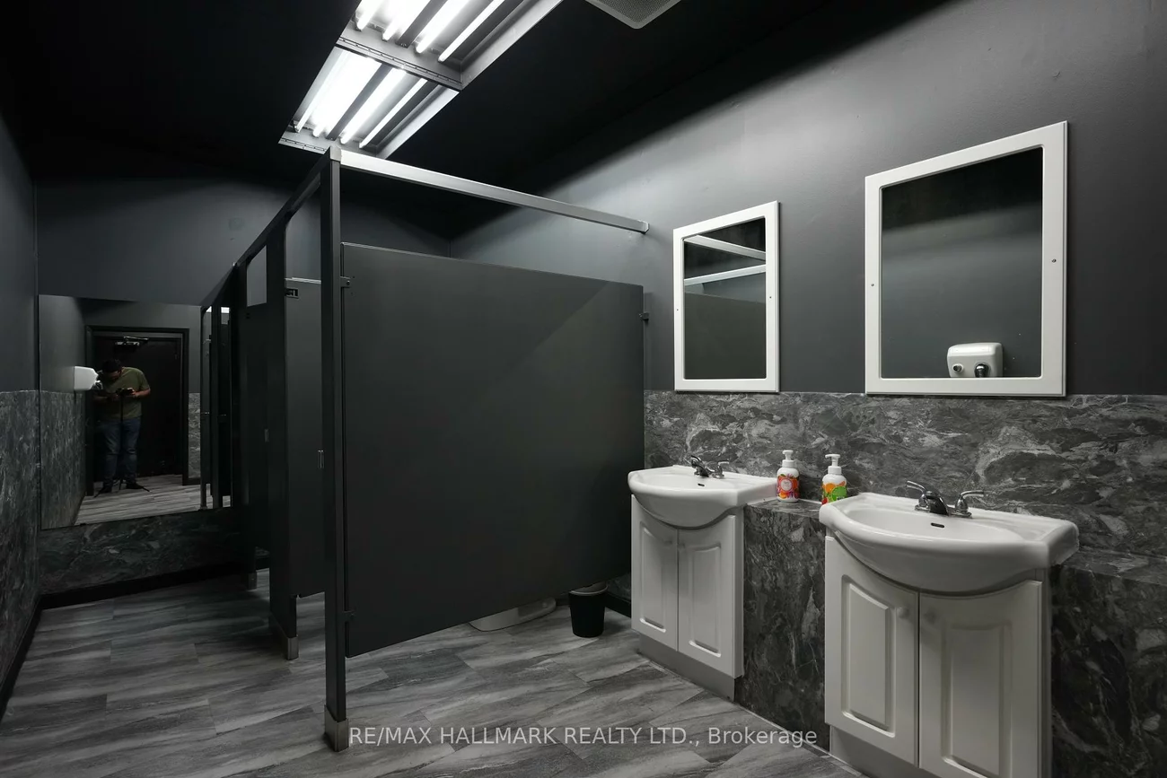 446, Davis, Central Newmarket, Newmarket