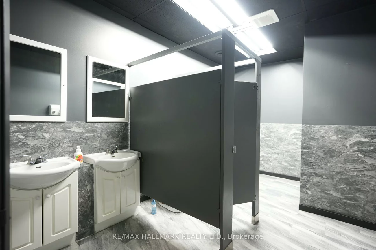 446, Davis, Central Newmarket, Newmarket