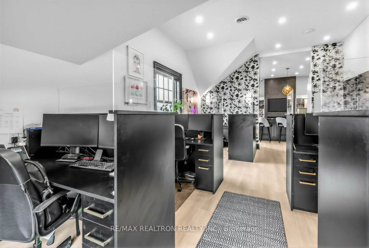 505, Queen, Central Newmarket, Newmarket