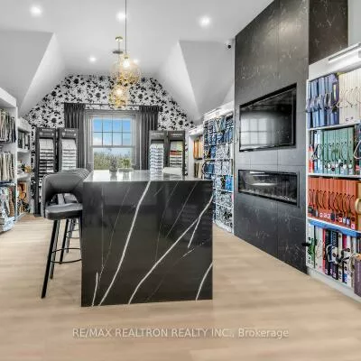 505, Queen, Central Newmarket, Newmarket