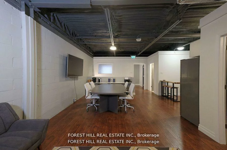 1211, Gorham, Gorham-College Manor, Newmarket
