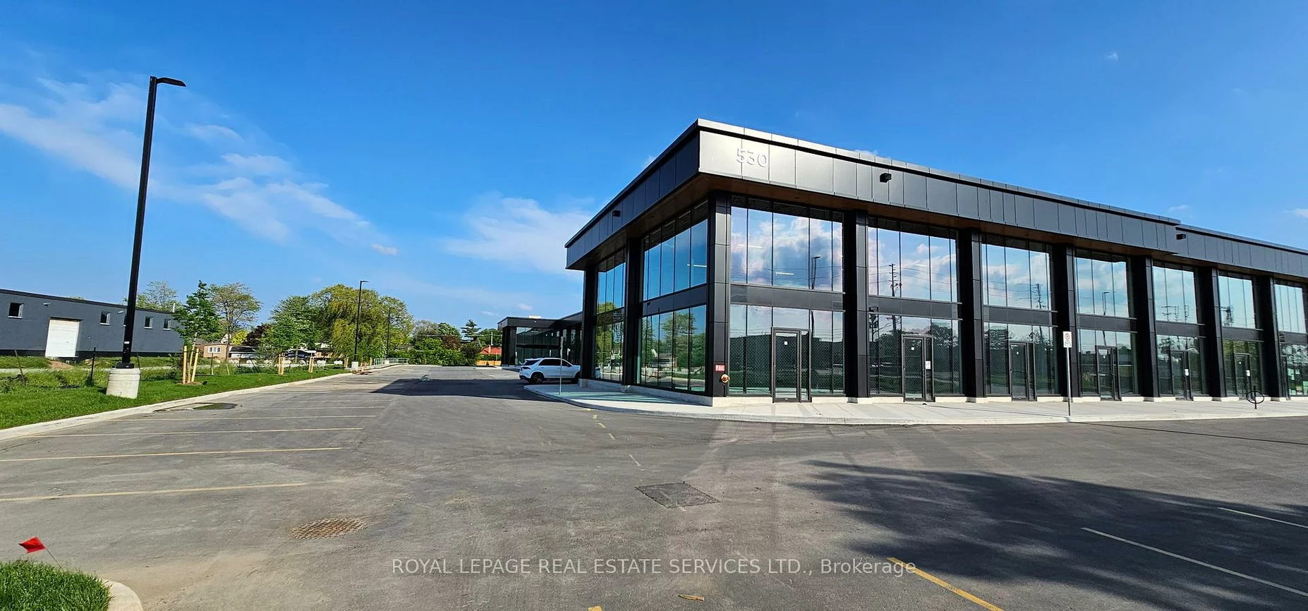 530, Speers, 1014 - QE Queen Elizabeth, Oakville