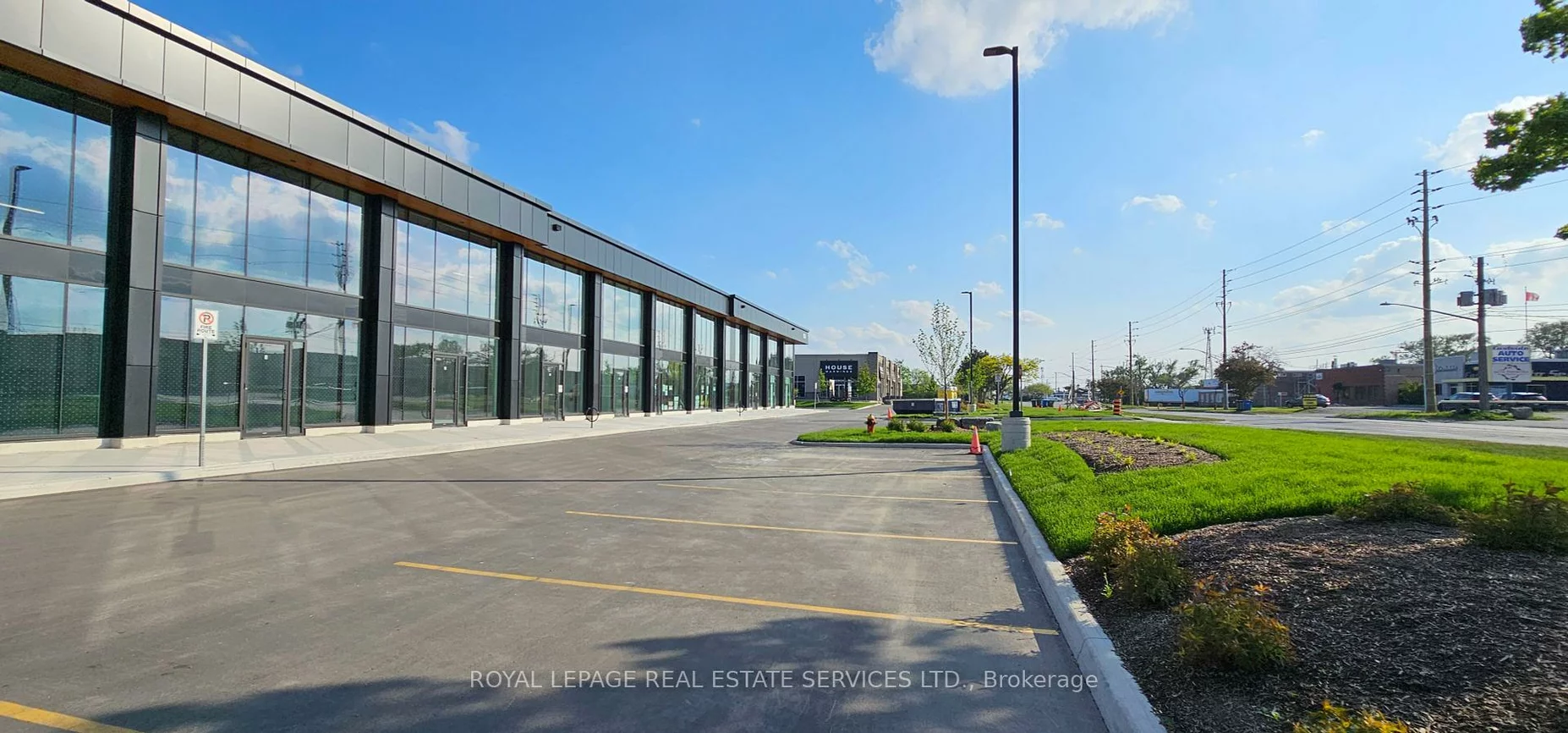 530, Speers, 1014 - QE Queen Elizabeth, Oakville