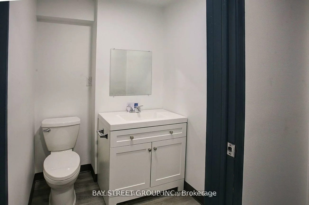 1290, Speers, 1014 - QE Queen Elizabeth, Oakville