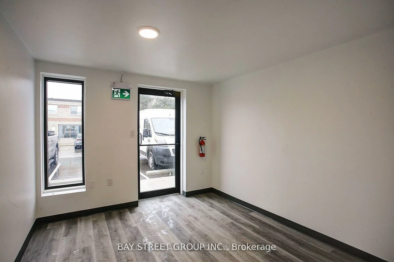 1290, Speers, 1014 - QE Queen Elizabeth, Oakville