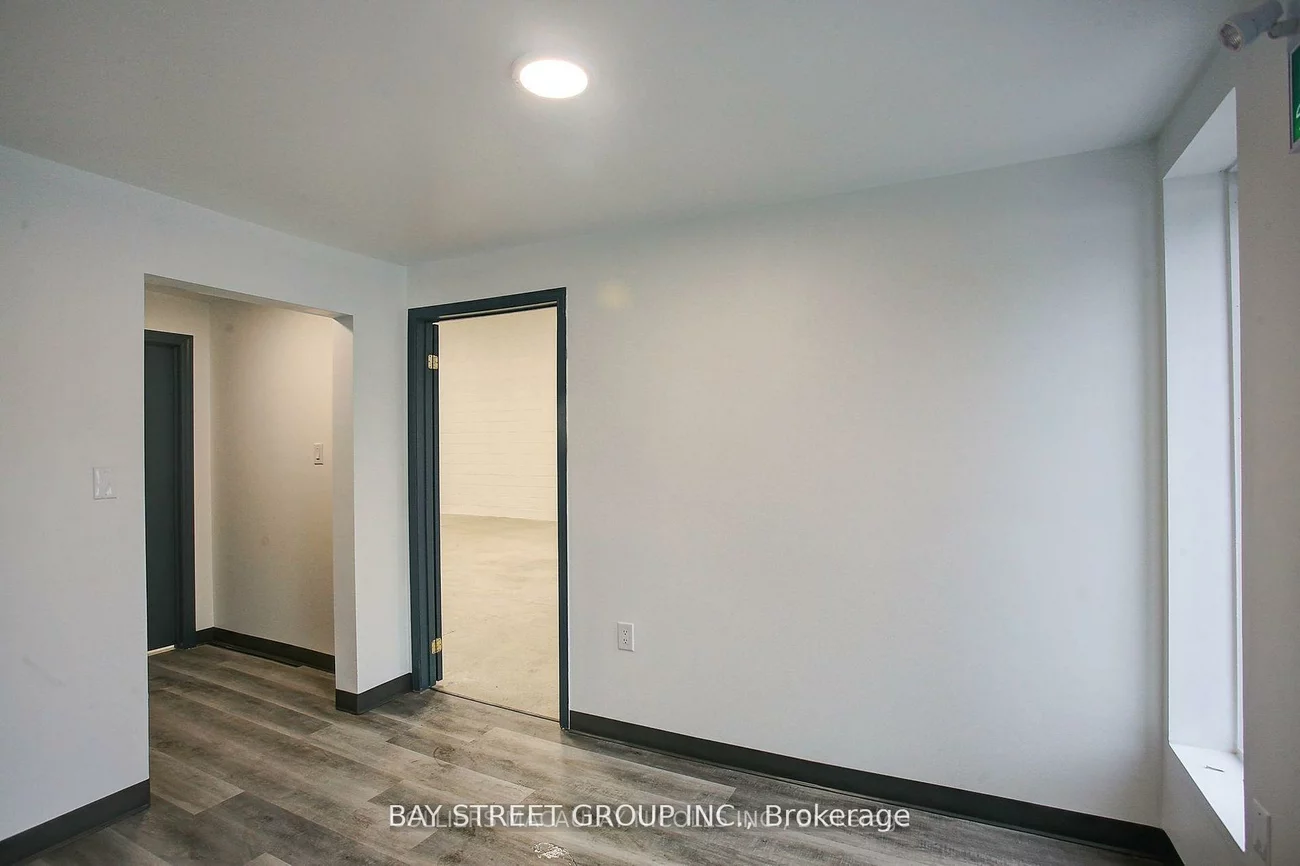 1290, Speers, 1014 - QE Queen Elizabeth, Oakville