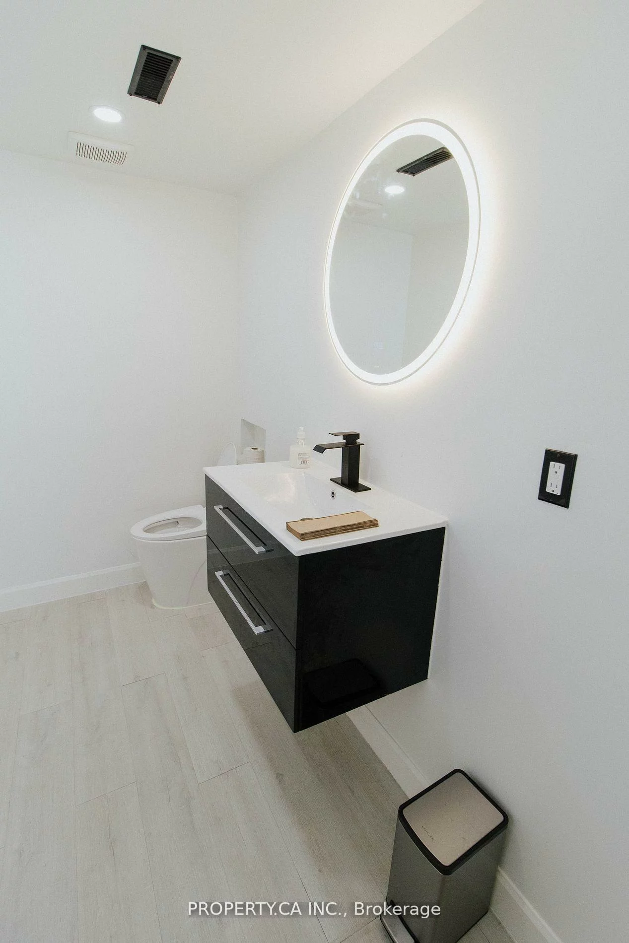154, Kerr, 1002 - CO Central, Oakville