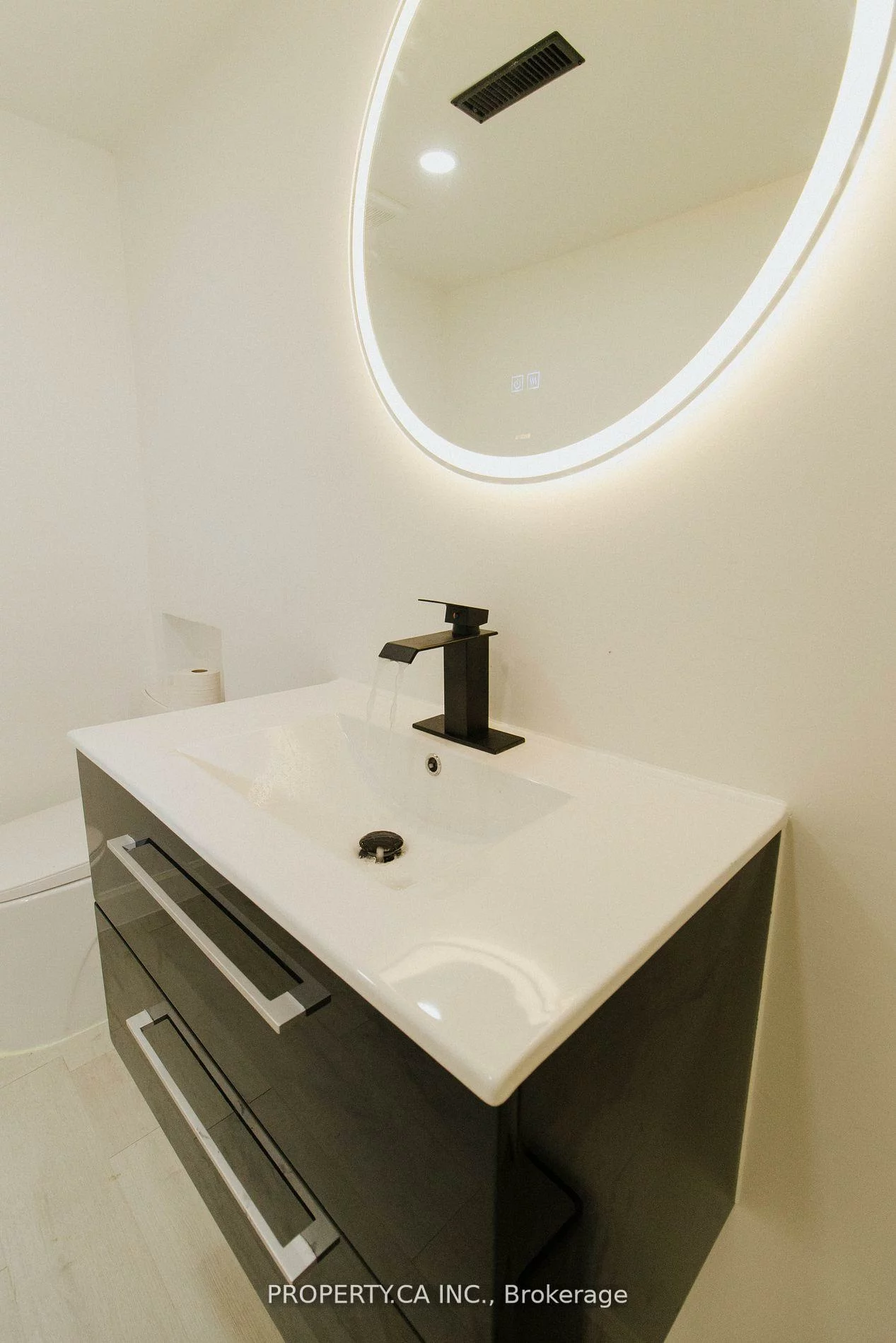 154, Kerr, 1002 - CO Central, Oakville