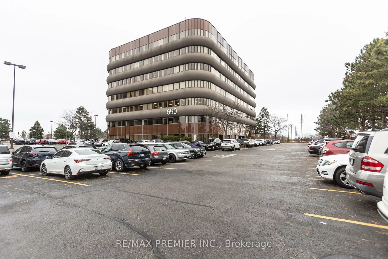 690, Dorval, 1014 - QE Queen Elizabeth, Oakville