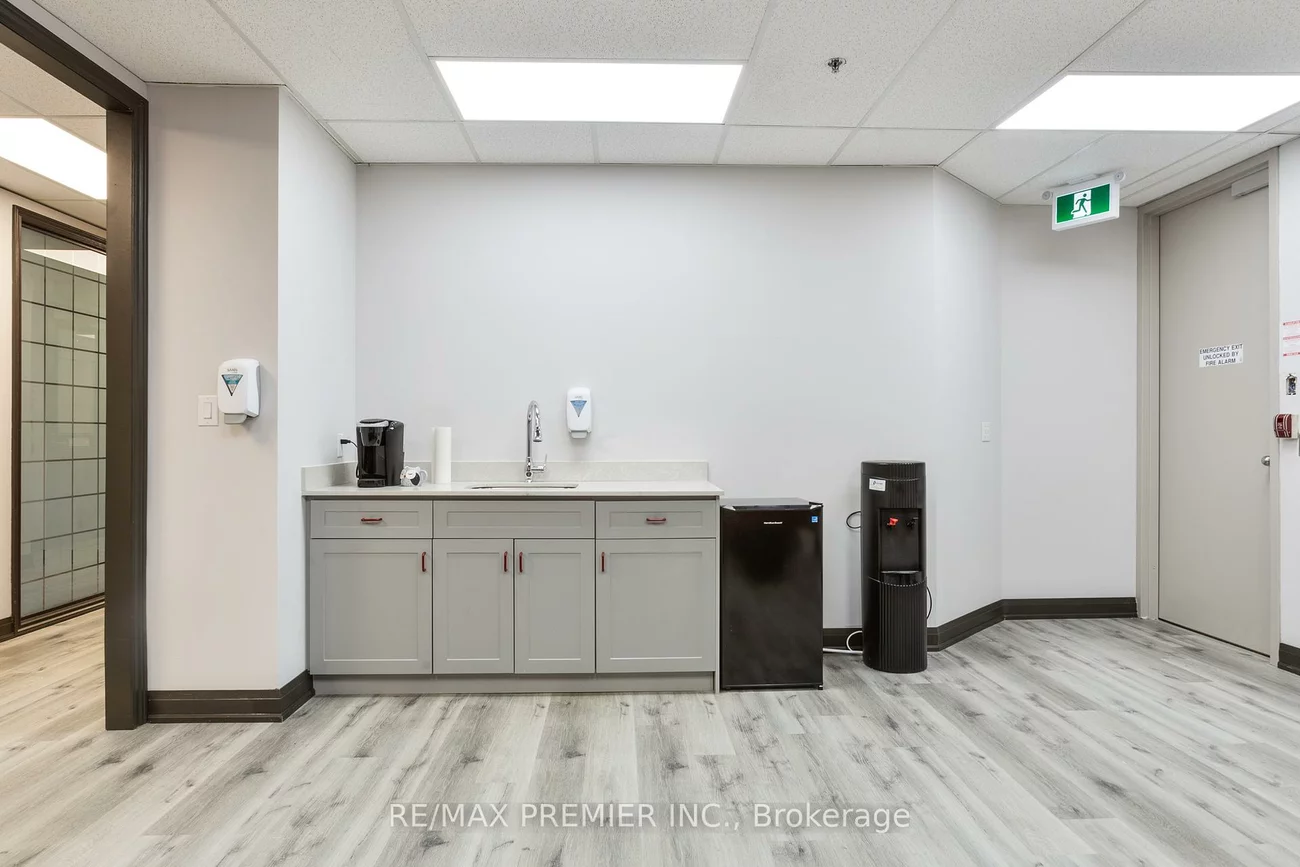 690, Dorval, 1014 - QE Queen Elizabeth, Oakville
