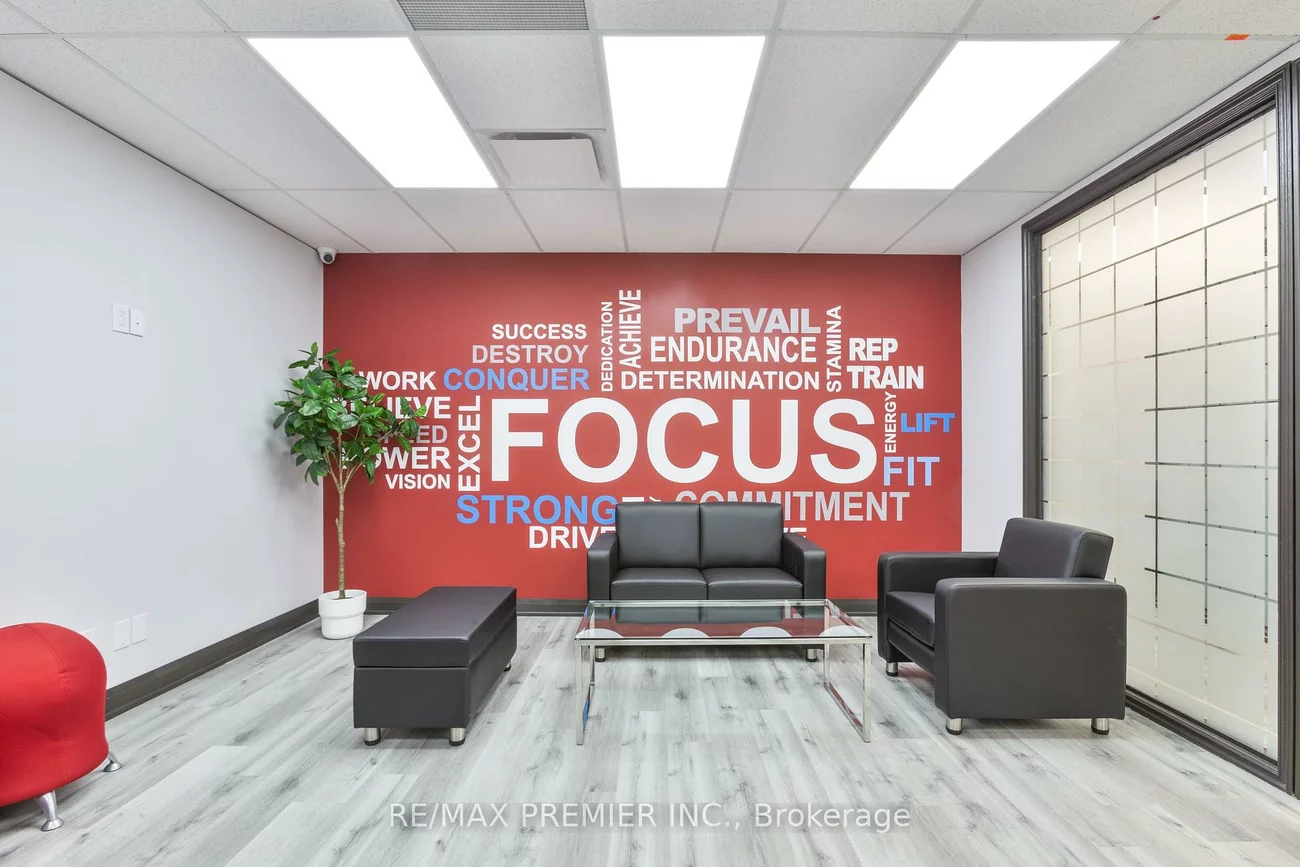 690, Dorval, 1014 - QE Queen Elizabeth, Oakville