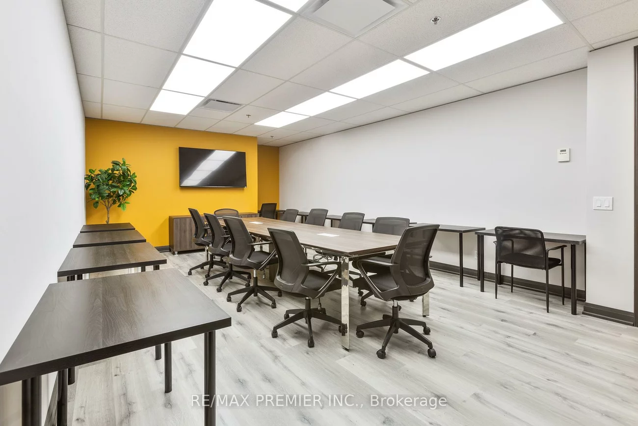 690, Dorval, 1014 - QE Queen Elizabeth, Oakville