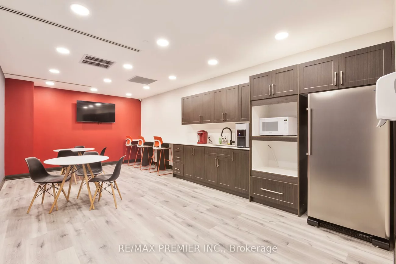 690, Dorval, 1014 - QE Queen Elizabeth, Oakville