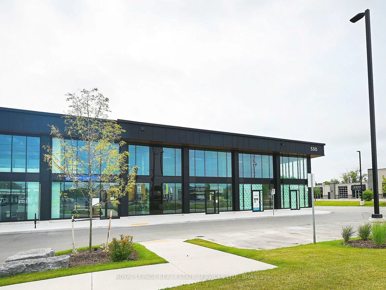 530, Speers, 1014 - QE Queen Elizabeth, Oakville