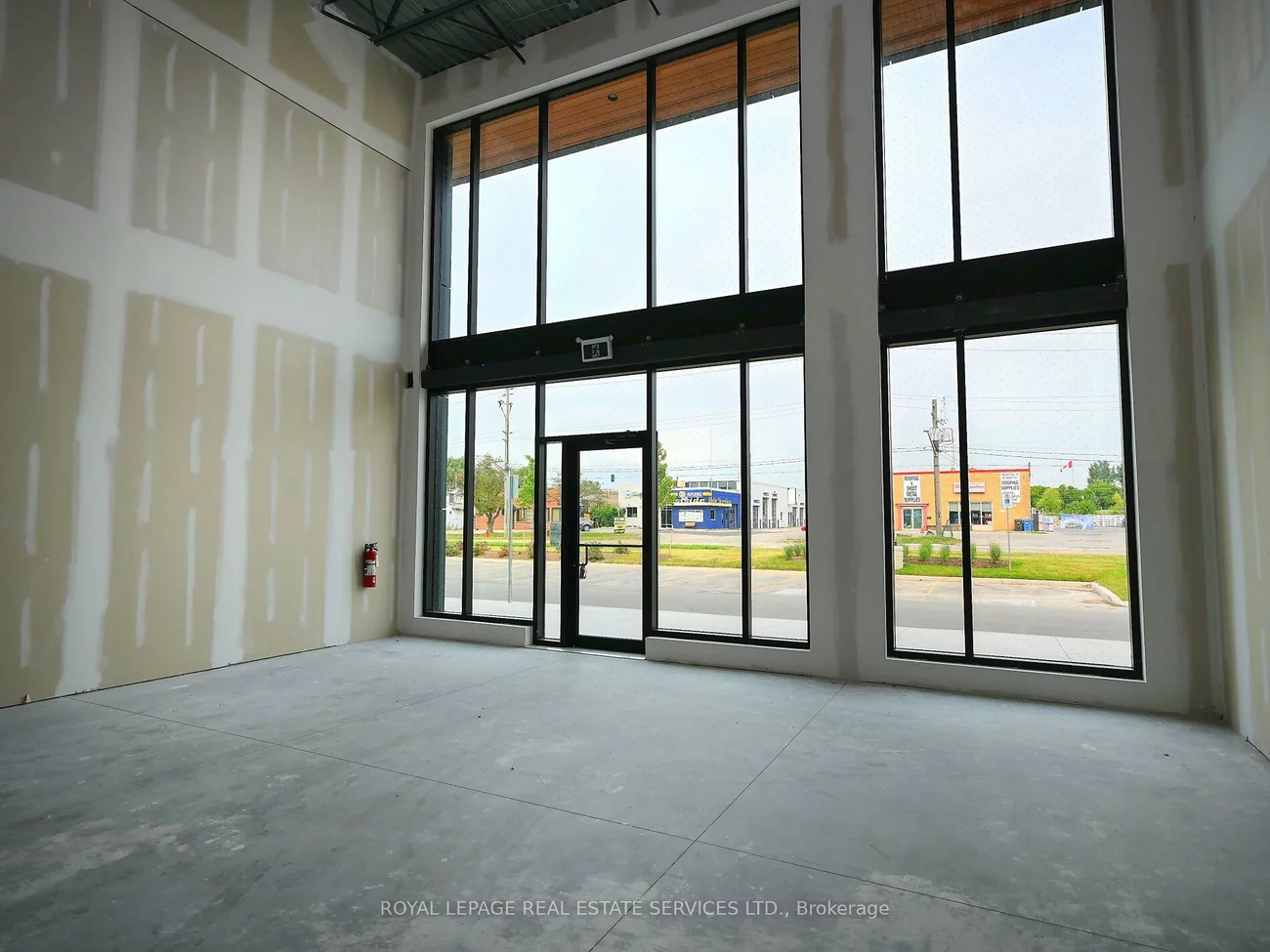 530, Speers, 1014 - QE Queen Elizabeth, Oakville