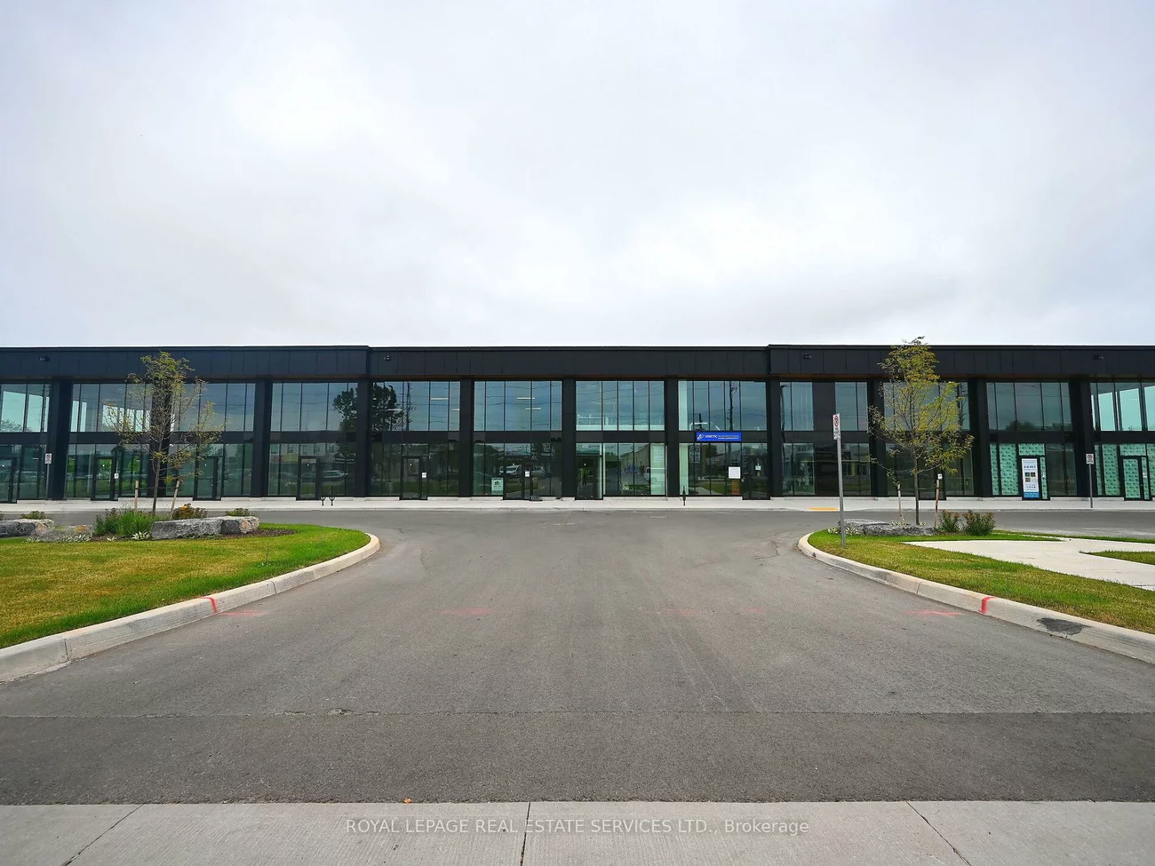 530, Speers, 1014 - QE Queen Elizabeth, Oakville