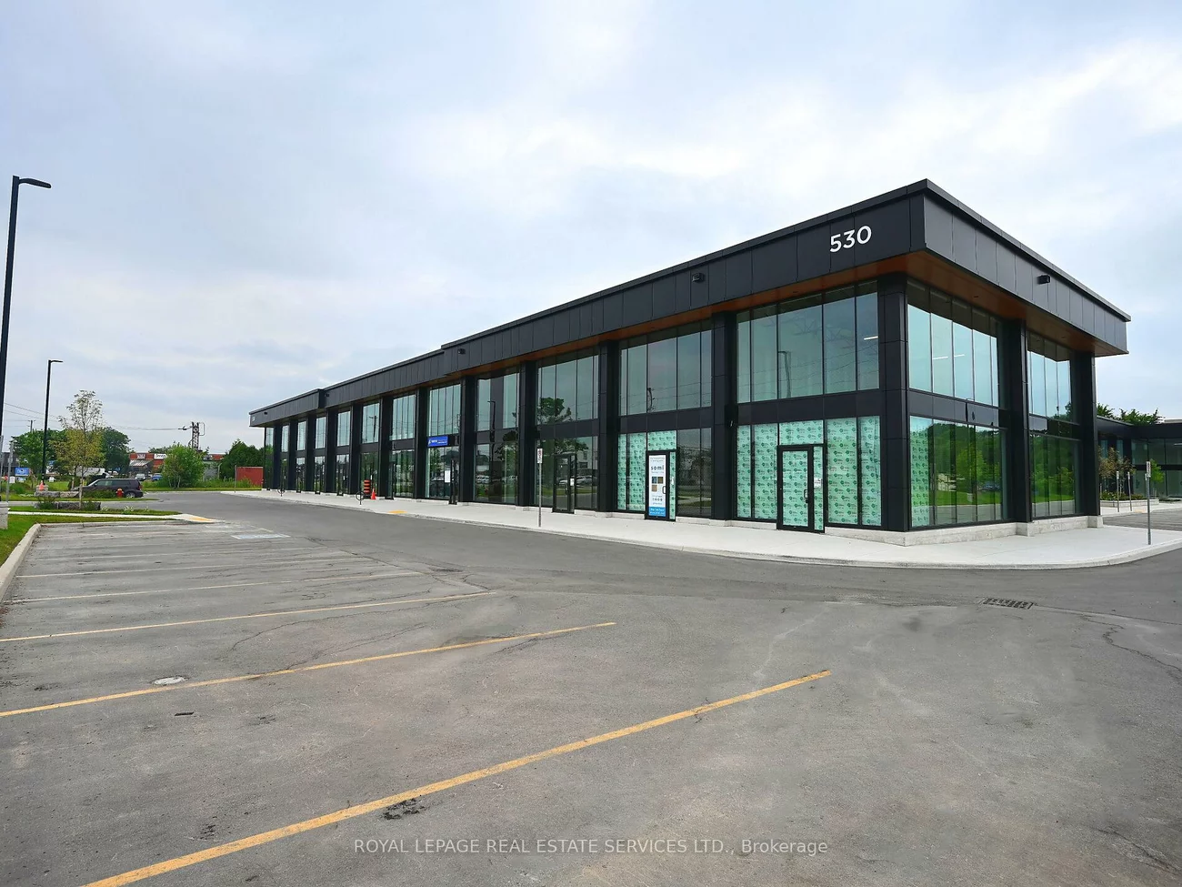 530, Speers, 1014 - QE Queen Elizabeth, Oakville
