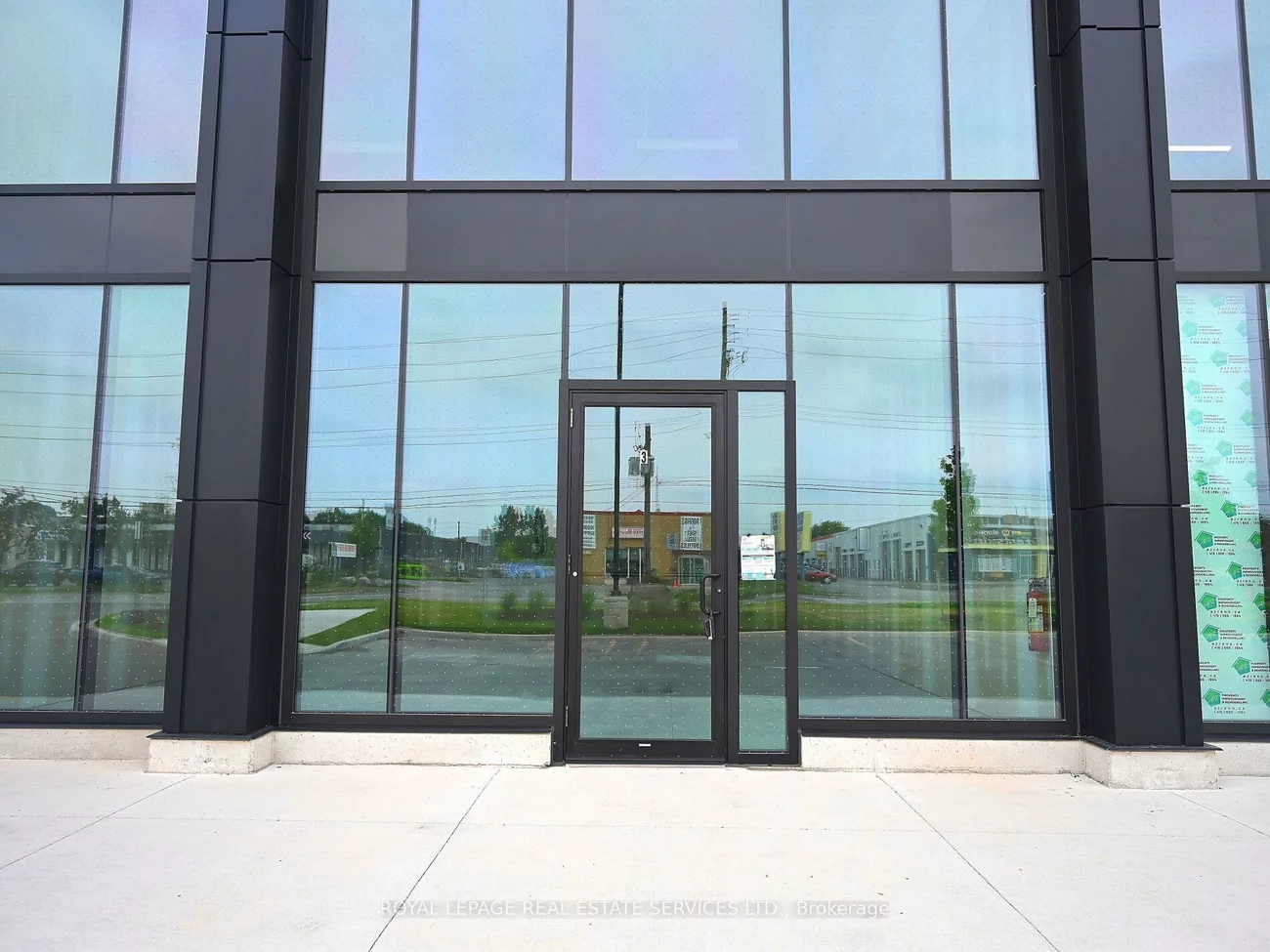 530, Speers, 1014 - QE Queen Elizabeth, Oakville